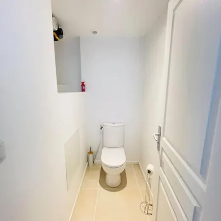 La Du Palais - Cozy - Netflix * Fontainebleau